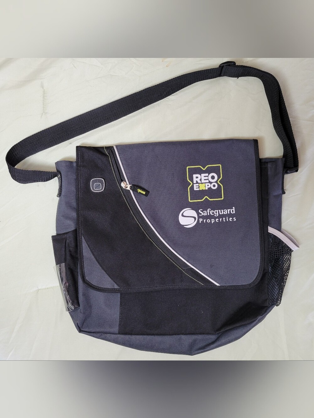 REO Expo Mens Messenger Bag in Dark Gray & Black